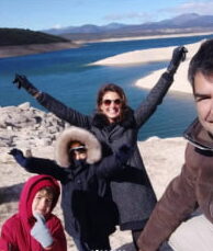 Thaís comemorando e se divertindo na Espanha com a sua família.