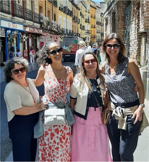 Clientes da Thais no bairro de Salamanca, fazendo compras e se divertindo.